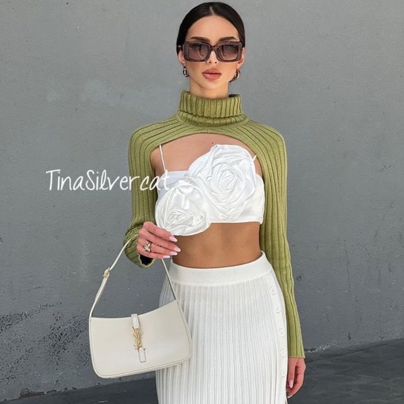 Zara Tops - BLOGGER'S FAVE! Zara Floral Appliqué Crop Top White NWT